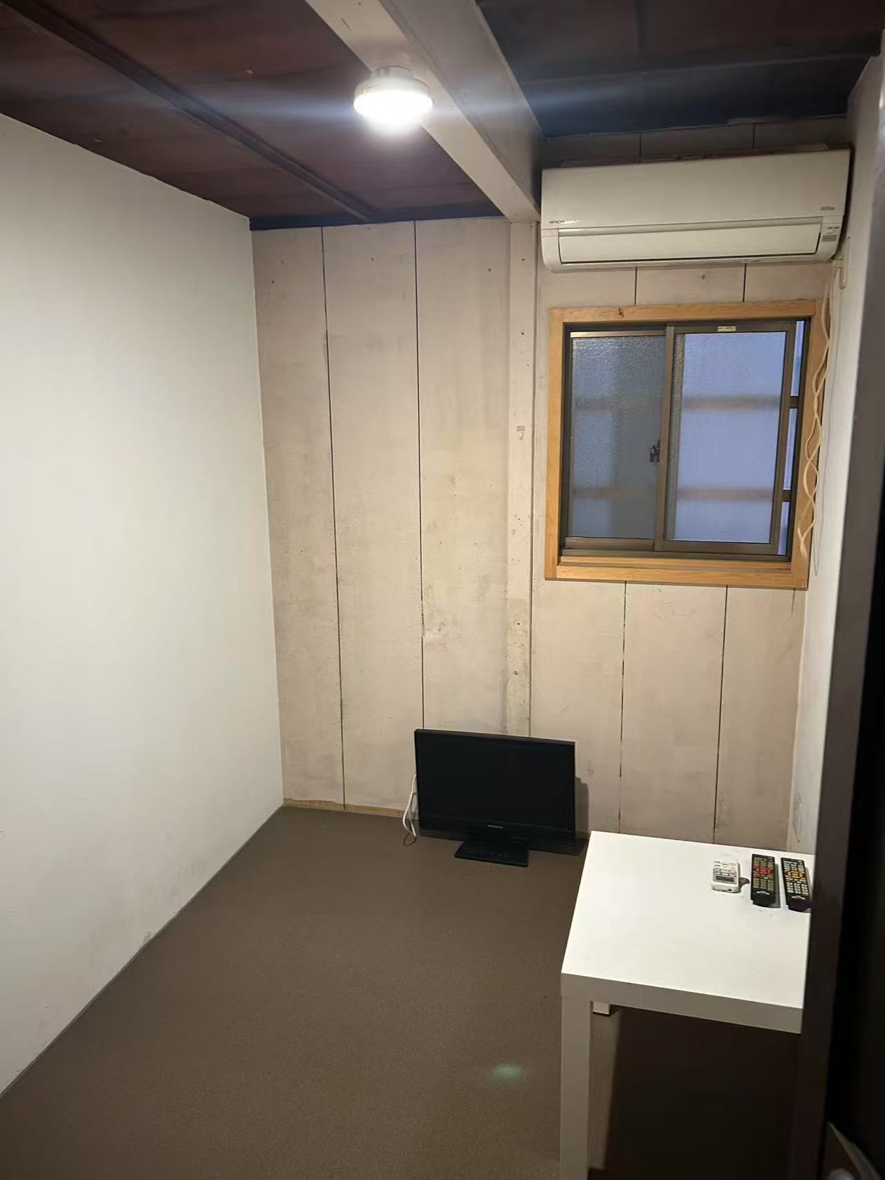 方丈庵の個室 - 机と椅子付き