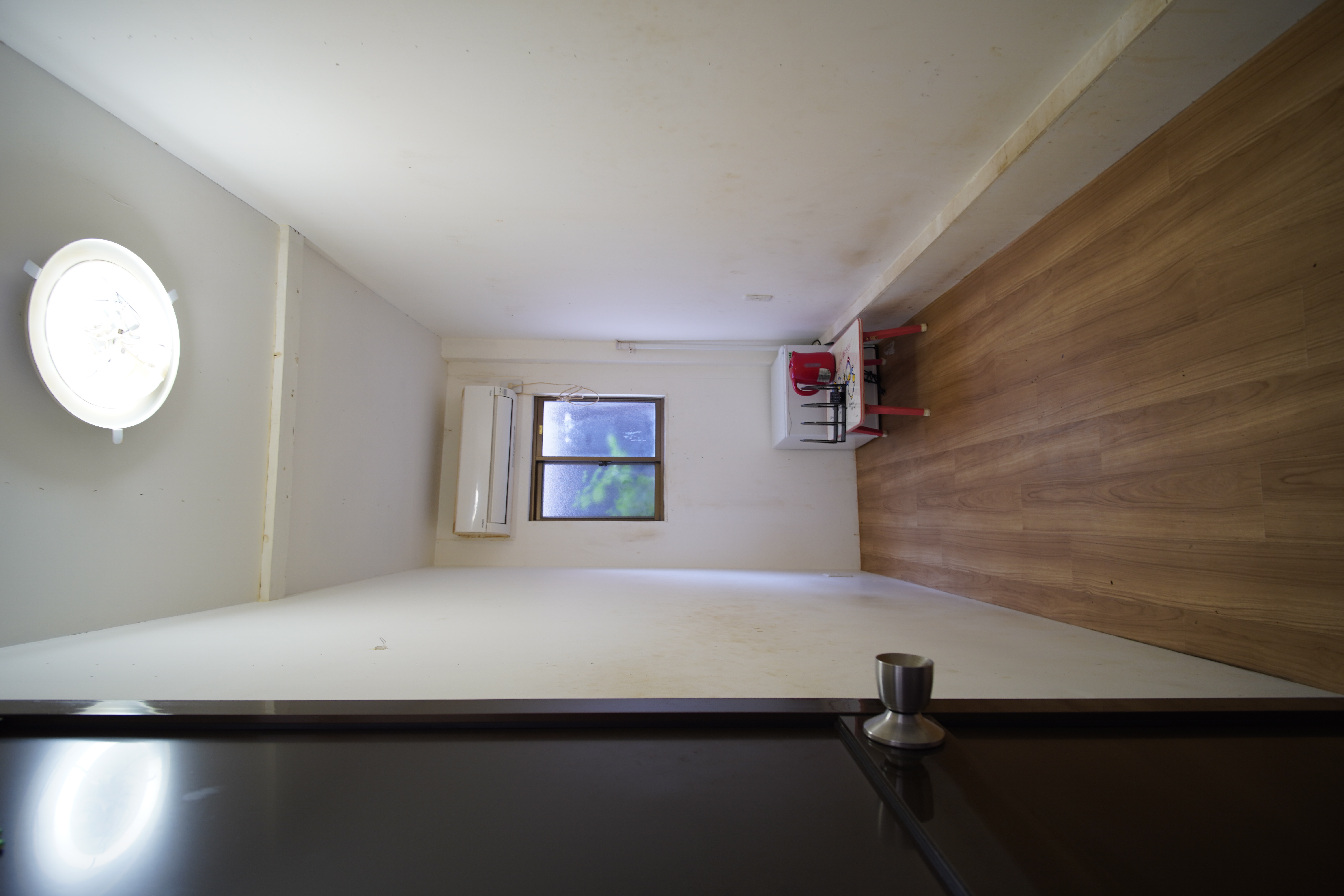 方丈庵の個室 - 窓からの自然光